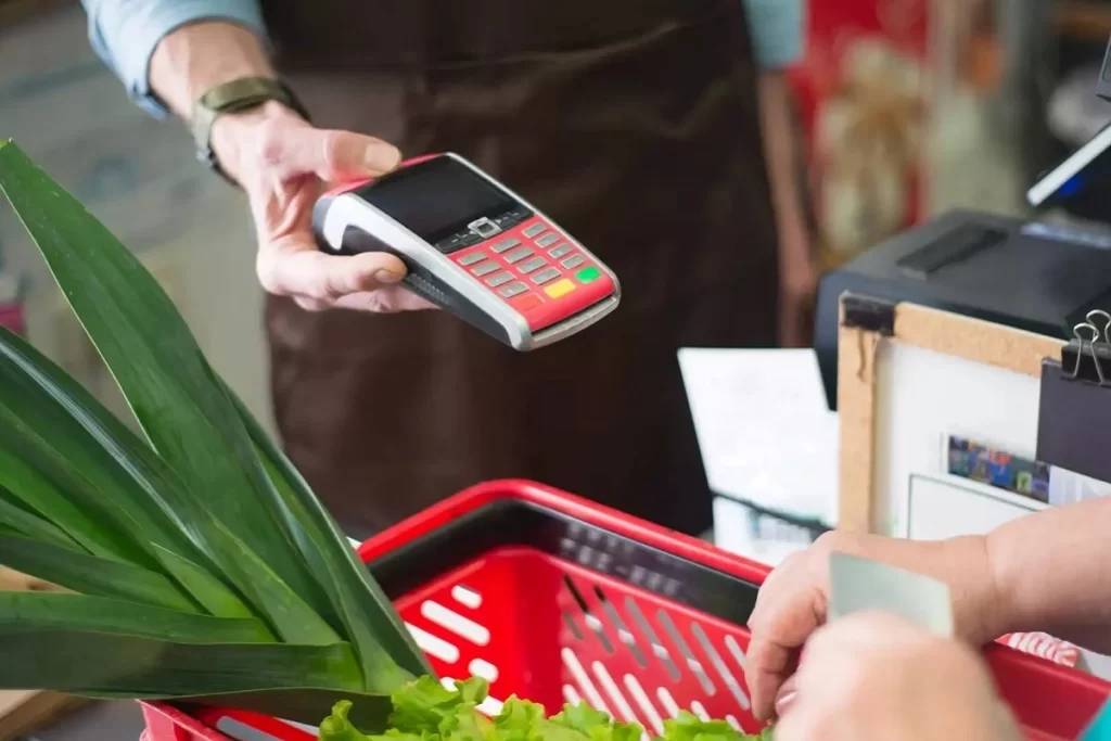 آیا می توان دستگاه کارتخوان را به حساب شخص دیگر وصل کرد؟