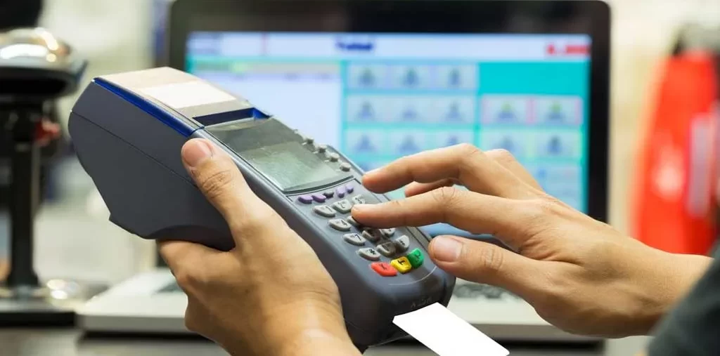 چرا بعضی دستگاه های کارتخوان ارزان از مدار خارج می شوند؟